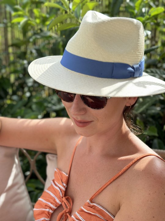 Le Szapo Panama Traveller Natural z błękitną wstążką